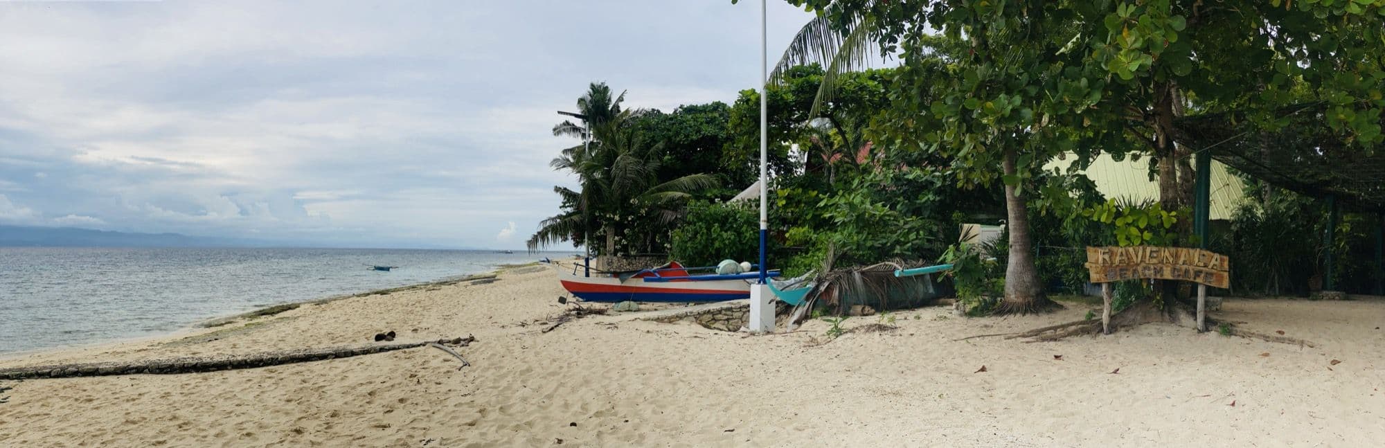 Panorama of White Beach and the bungalows at Ravenala